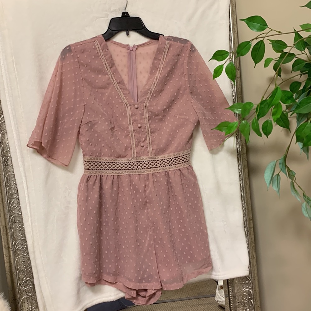 NWOT Adorable romper.